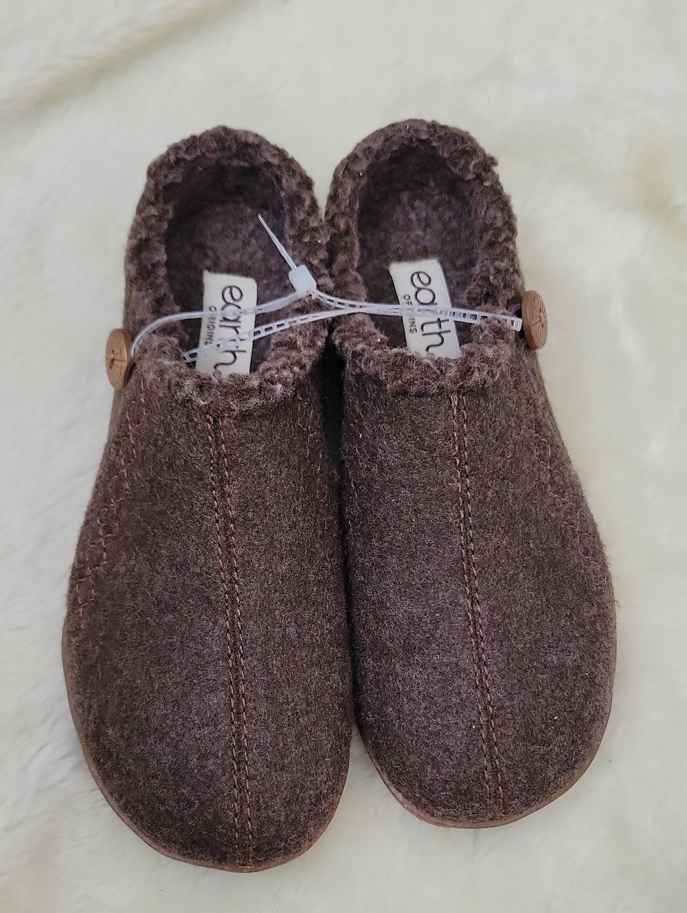 EARTH Origins Light Brown Felt Faux Fur Lined Casual Slip Ons. Size 5.5M